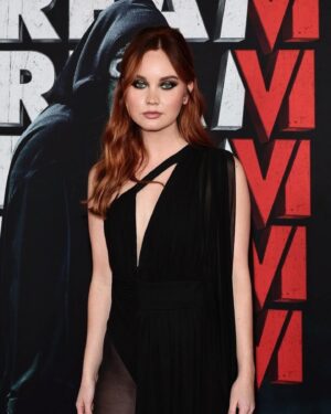 Liana Liberato Instagram - a moment for the look 🖤
dress / @ysl 
styling / @katiebof 
makeup / @brittanykleslie 
hair / @blakeerik