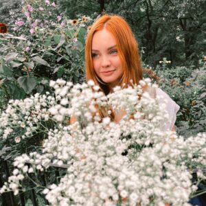 Liana Liberato Instagram - feeling very grateful for work, friendship, lessons, and memories! working in new york was an absolute dream (I’ll be back!!) also working alongside some old and new friends just makes for the best of times (hiii @itsjordanjr & @rumerwillis) 🌧🩰✨