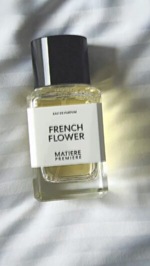 Liberta Spahiu Instagram - Kur te vjen era e mire automatikisht behesh me atraktive! 
*bazuar ne ngjarje te vertet… une prsh xhevap spo muj jap prej flugieve 😂 #matierepremiere #frenchflower #mdp