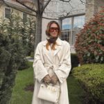 Liberta Spahiu Instagram – Gjyshe gjyshe pse i ki syzat kaq t’mdhaja…
Per me pa ma mireeee … 
E cka ki me pa aman, shkrum tona ant 🤓😂