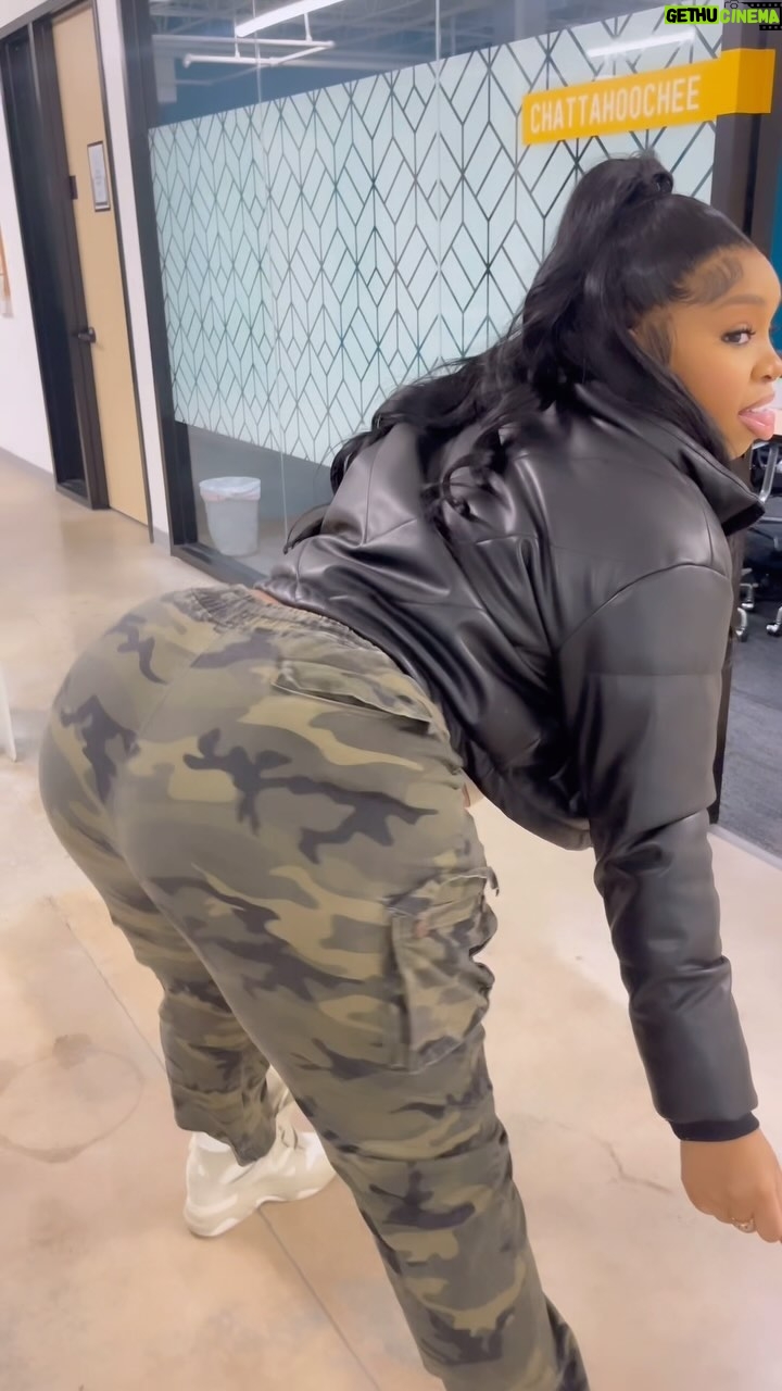 LightSkinKeisha Instagram - “FINE AF” dropping 11/?/23 👀🤭😏 @FashionNova if you want it , comment “FINE AF” ! 🤑