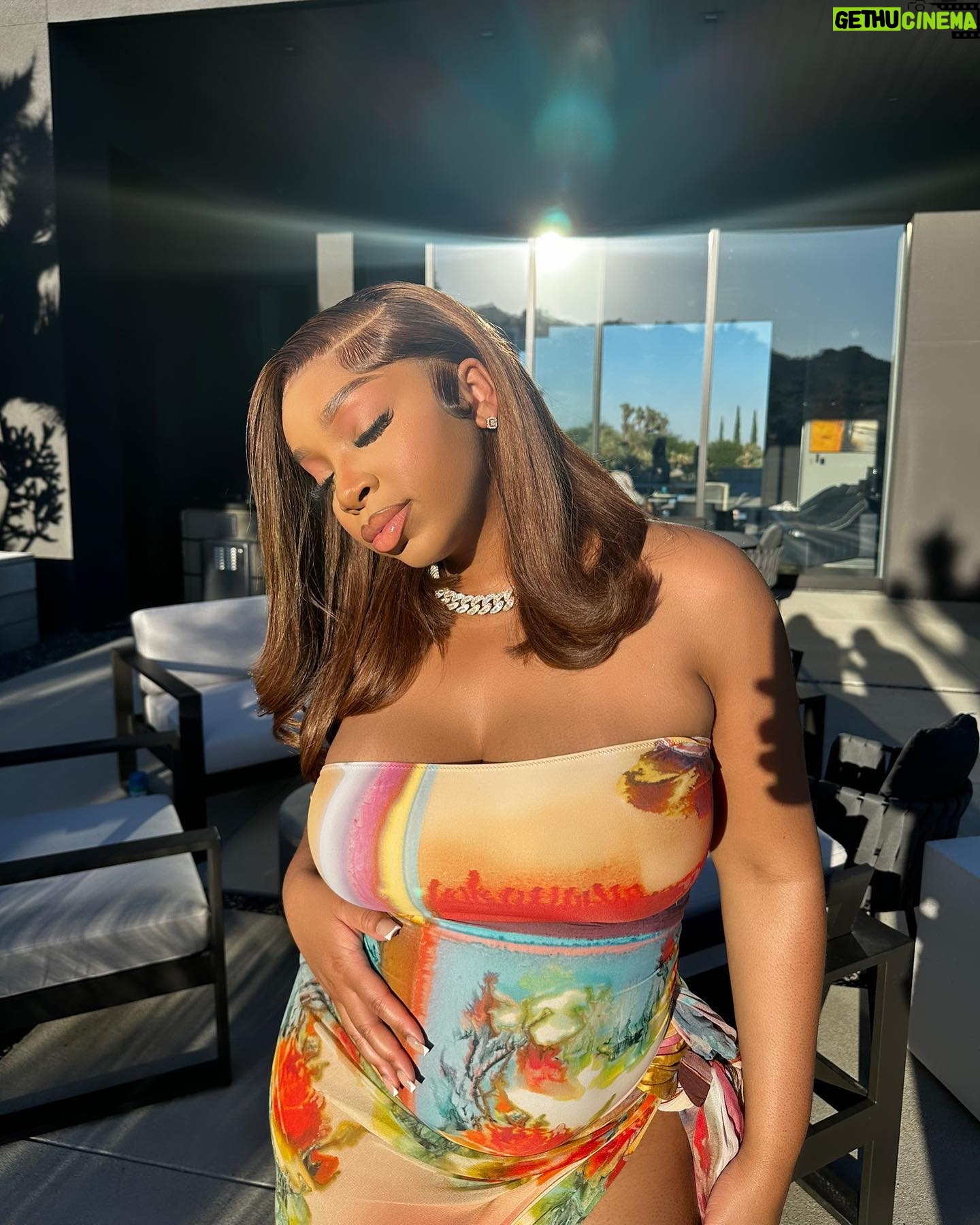 LightSkinKeisha Instagram - She’s about to doooo what the gworlsss should’ve didddd 🤩