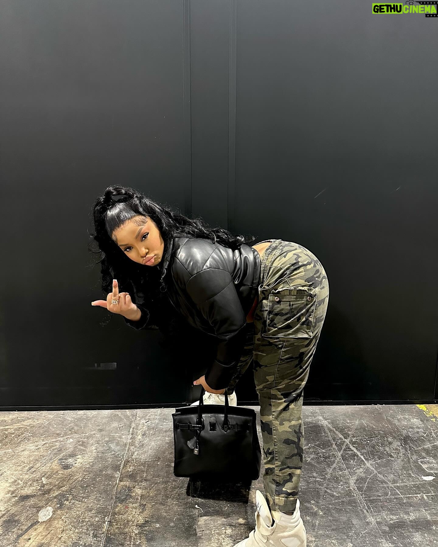 LightSkinKeisha Instagram – belly getting bigger, still runnin circles 