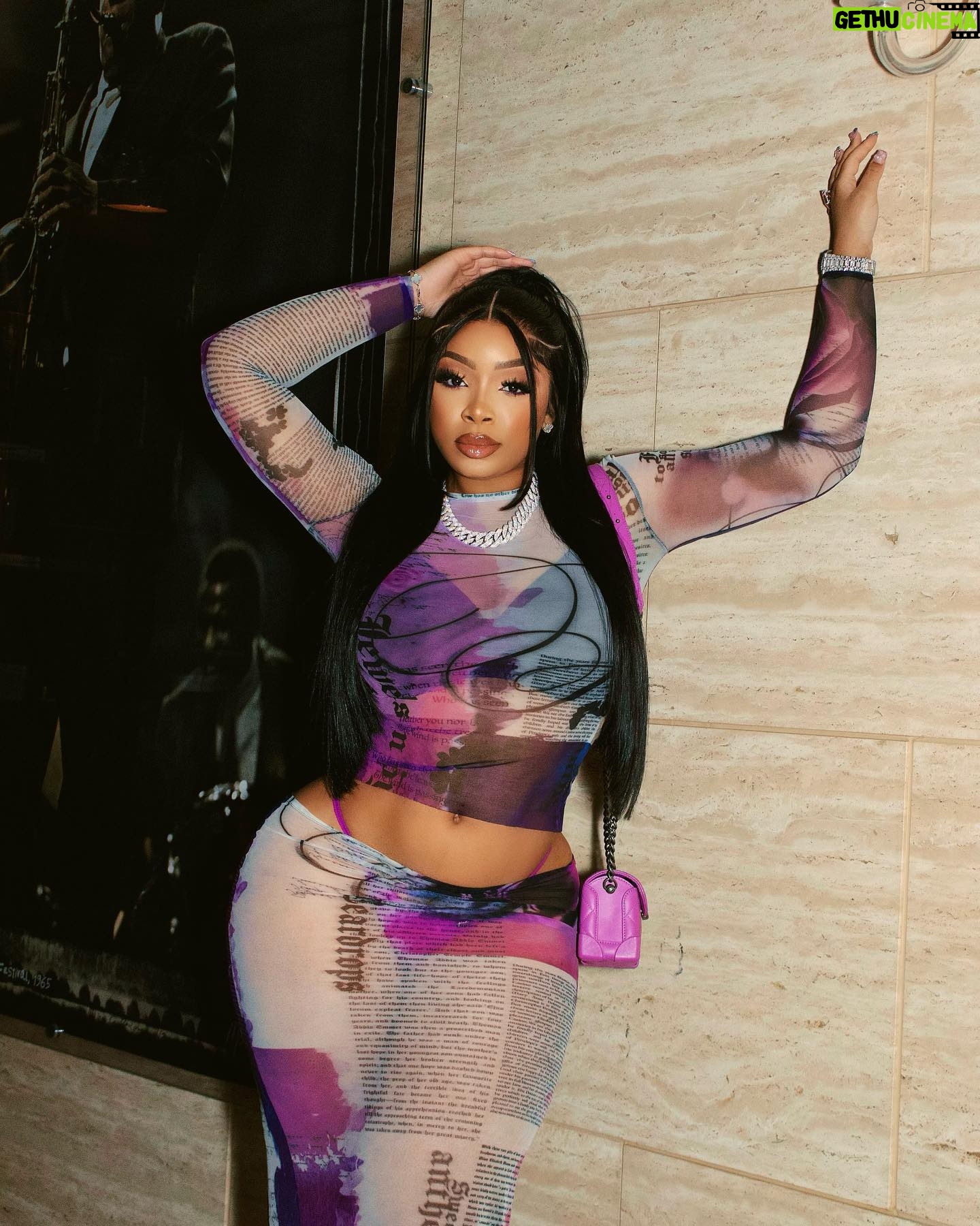 LightSkinKeisha Instagram - A happy girl π«ΆπΌ thank you pumpkin π
