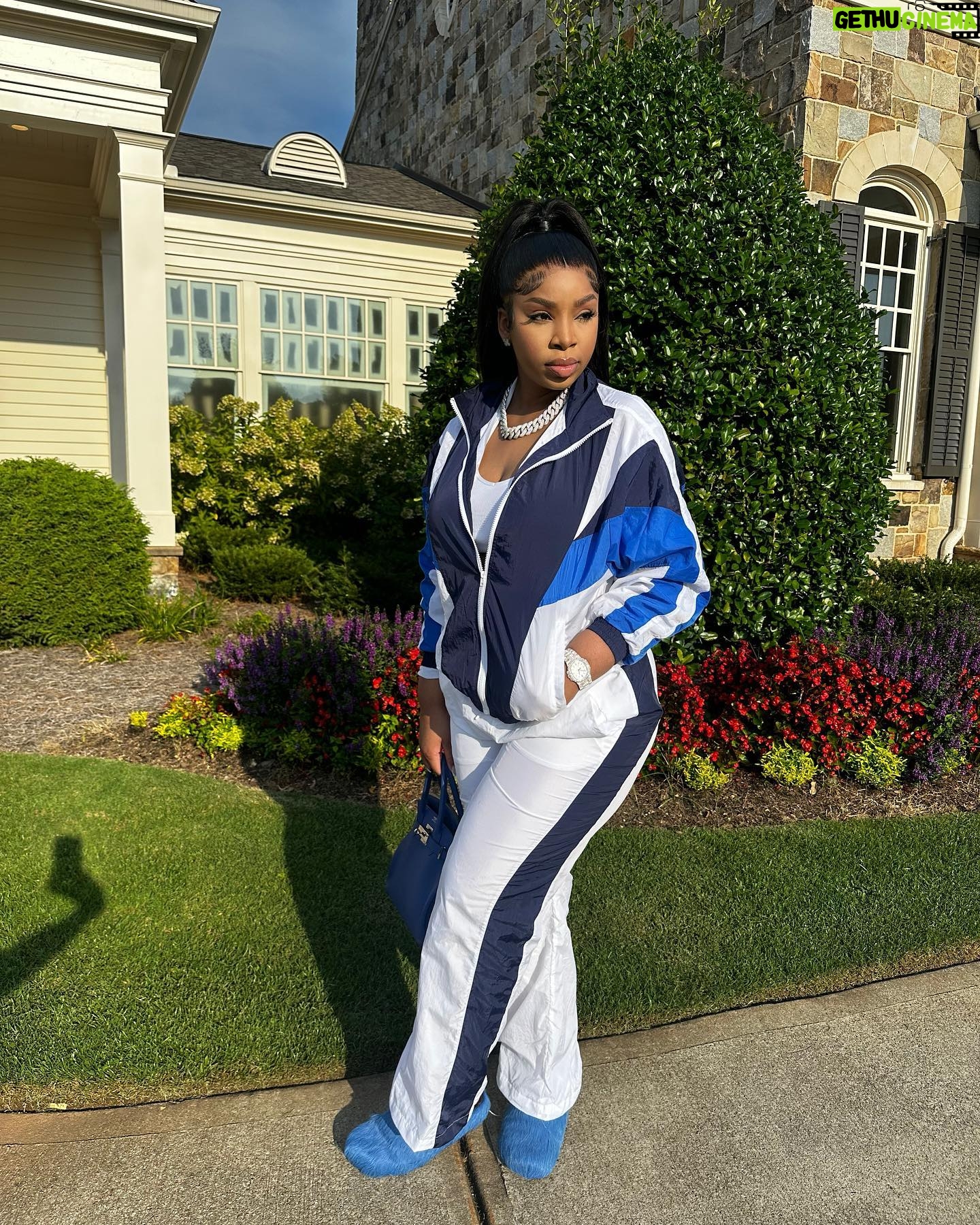 LightSkinKeisha Instagram - expensive all the time, don’t ask when I’m free 🥶 @fashionnova