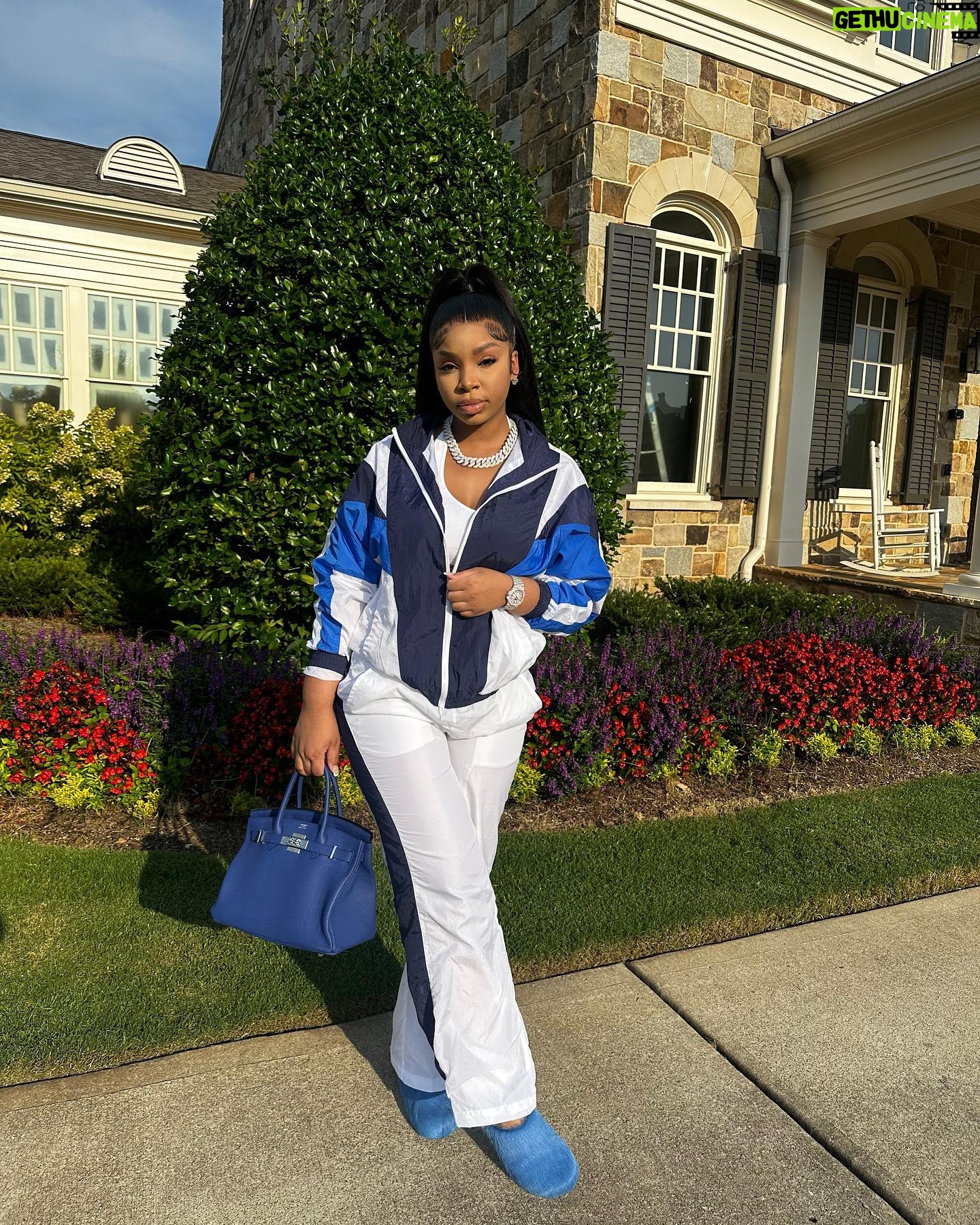 LightSkinKeisha Instagram - expensive all the time, don’t ask when I’m free 🥶 @fashionnova