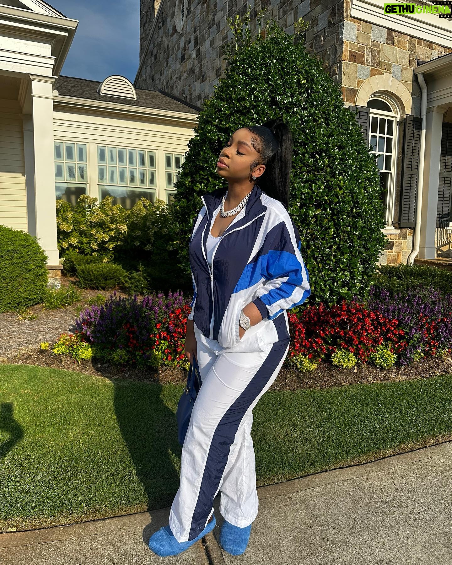 LightSkinKeisha Instagram - expensive all the time, don’t ask when I’m free 🥶 @fashionnova