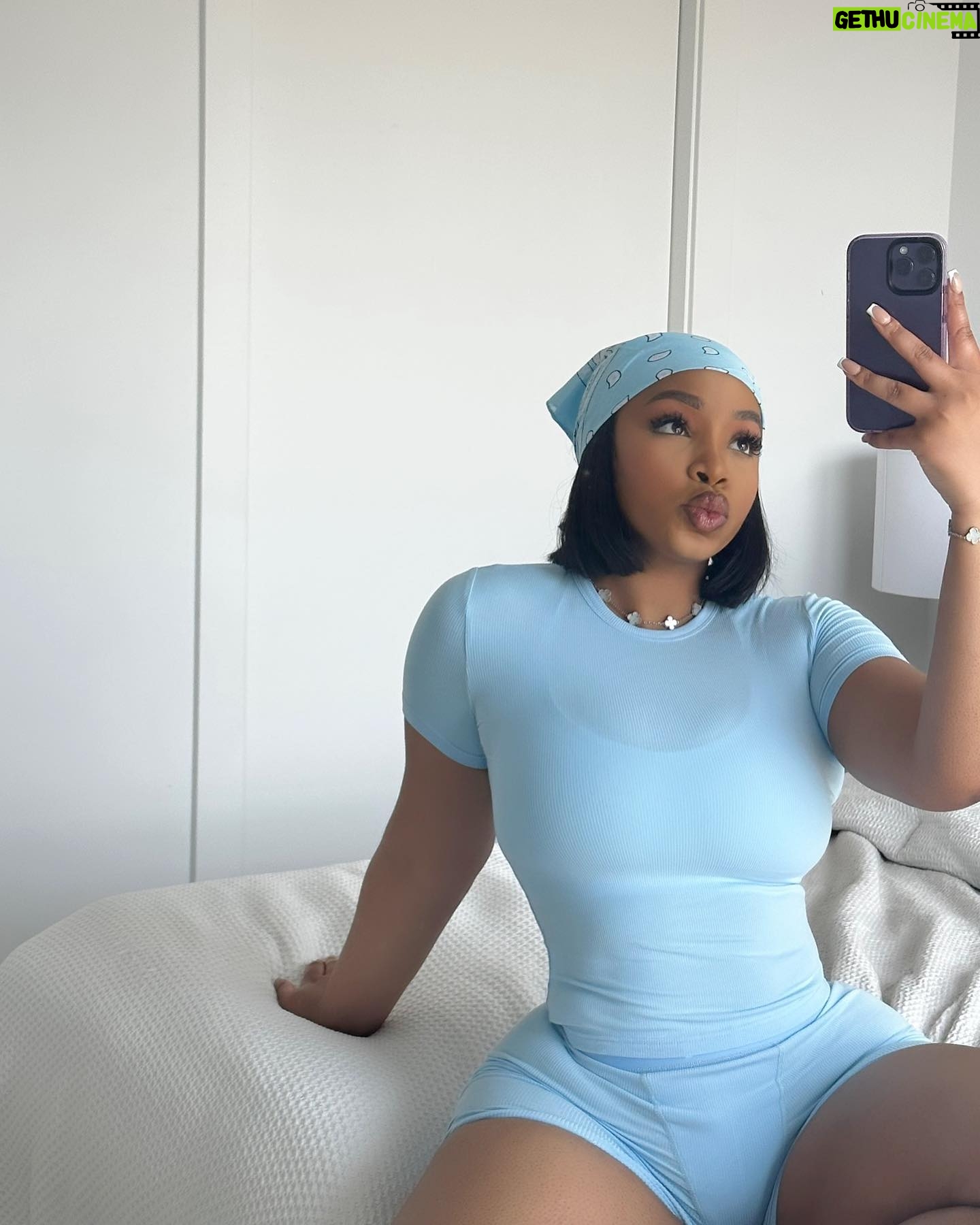 LightSkinKeisha Instagram - lets go get some money and get fine on dese 🥷 🩵 Set by: @originalbaddieclub , AVAILABLE NOW 💋