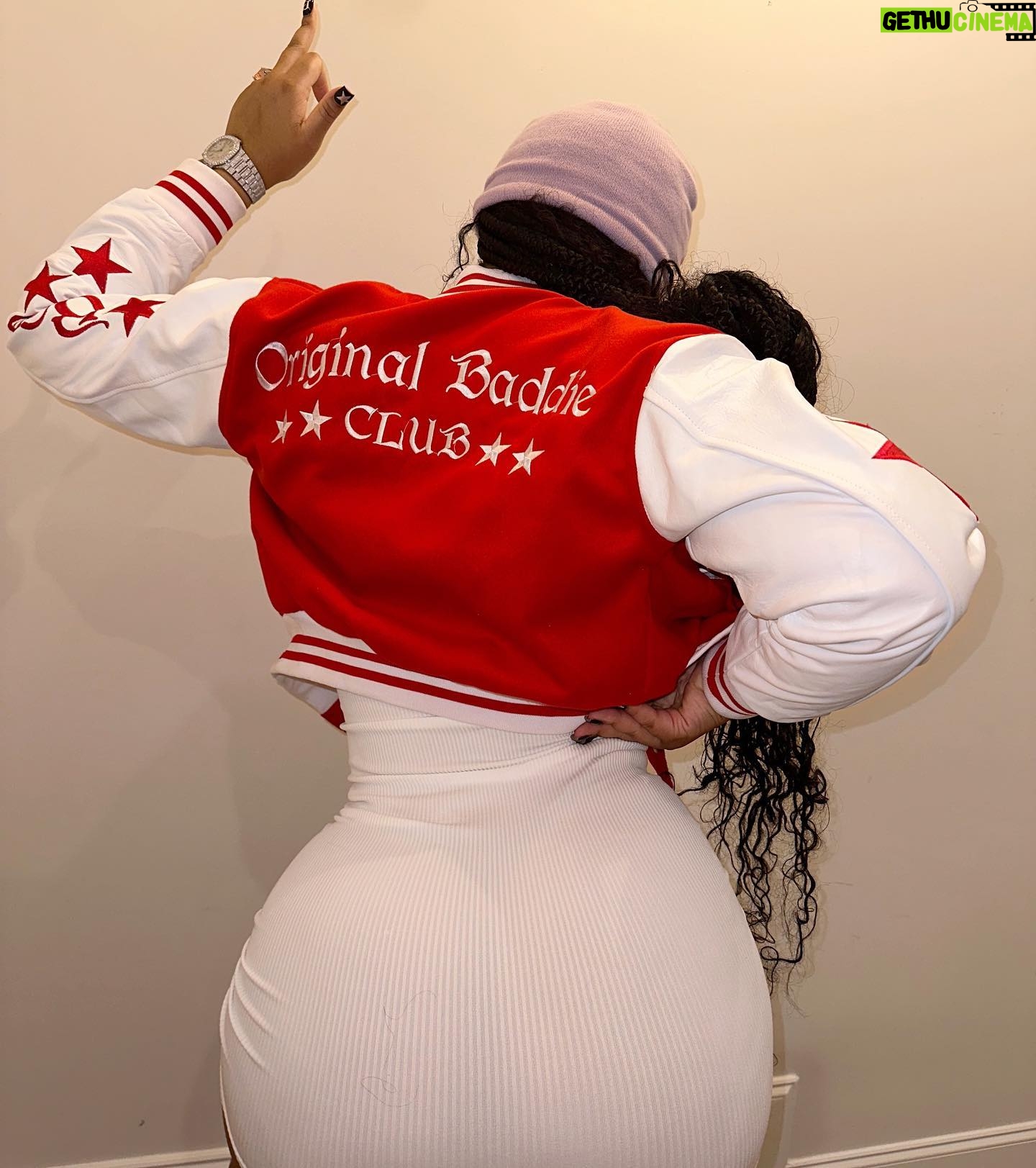 LightSkinKeisha Instagram - juh vibe twin ❤️ Jacket: @originalbaddieclub