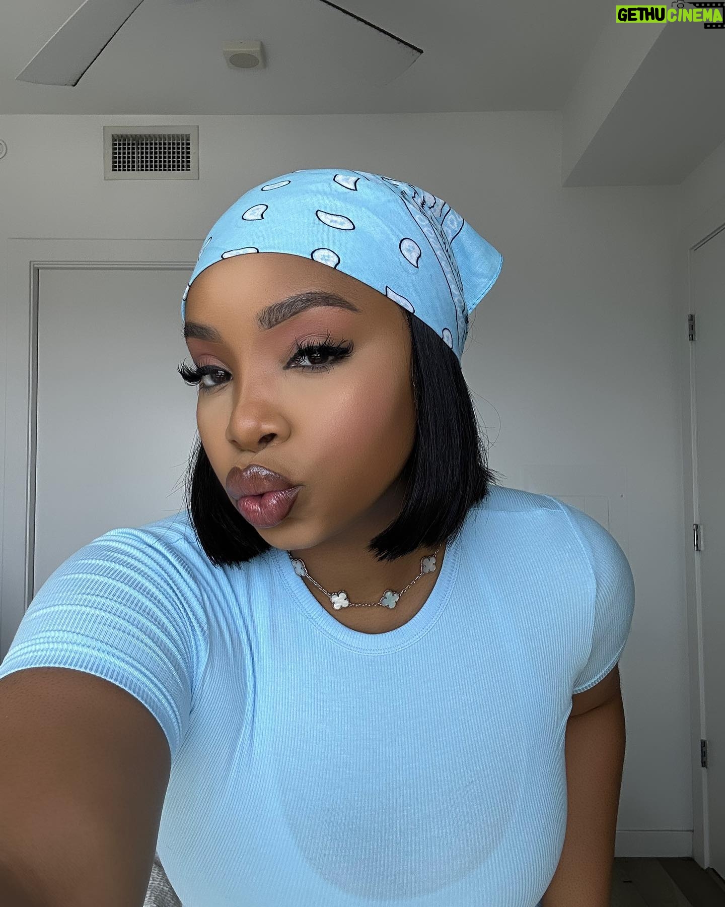 LightSkinKeisha Instagram - lets go get some money and get fine on dese 🥷 🩵 Set by: @originalbaddieclub , AVAILABLE NOW 💋