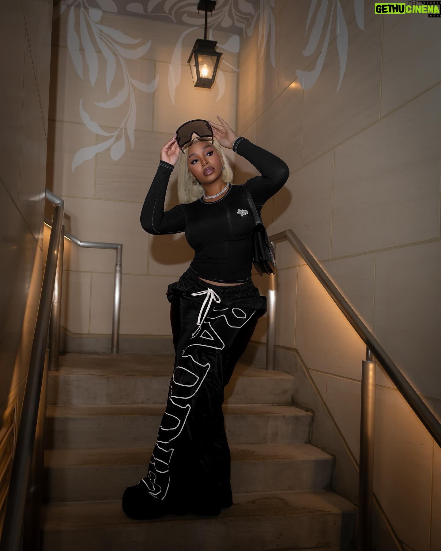 LightSkinKeisha Instagram - Body fire, face pretty, you da whole package 🕷️ Outfit: @originalbaddieclub 🖤