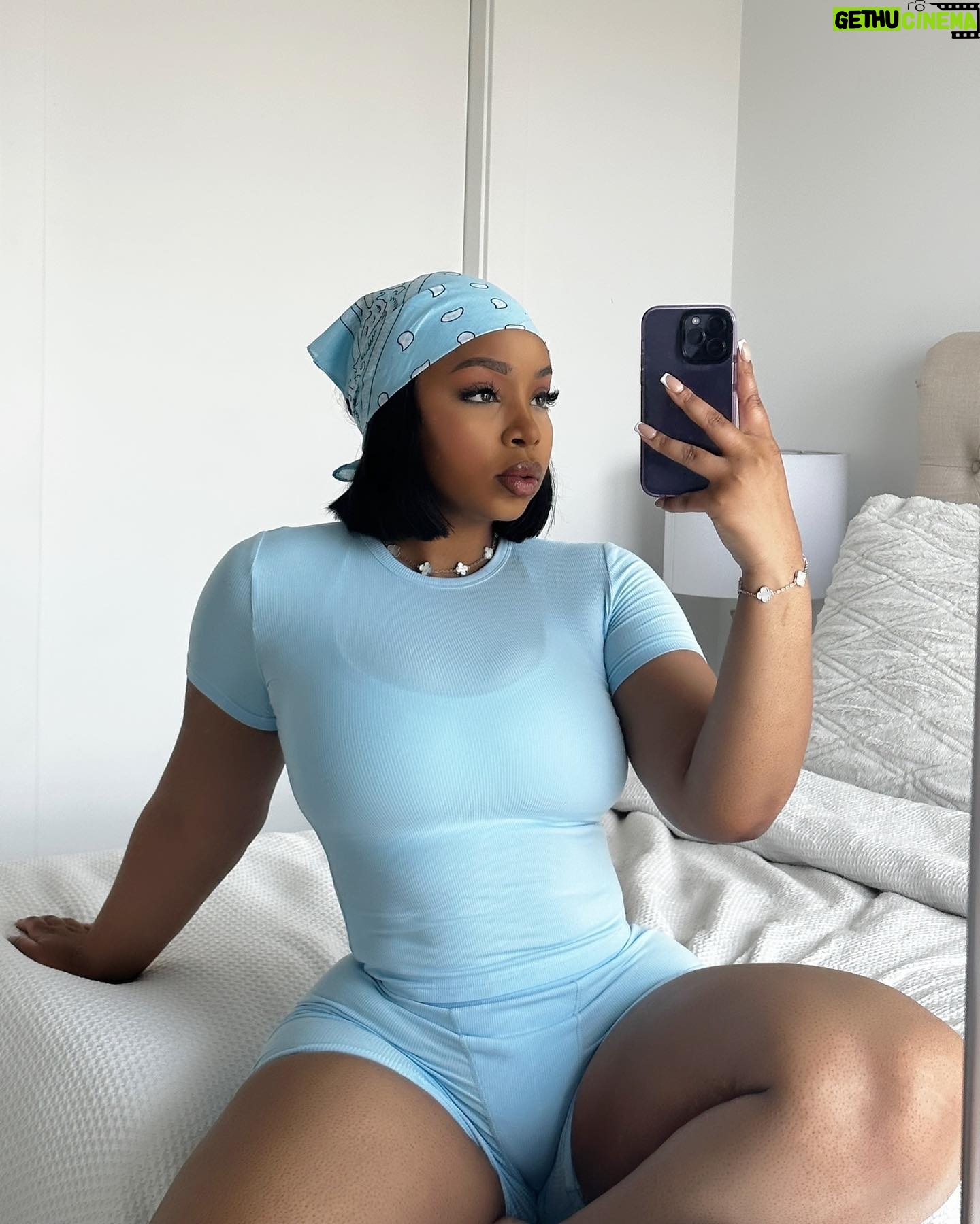 LightSkinKeisha Instagram - lets go get some money and get fine on dese 🥷 🩵 Set by: @originalbaddieclub , AVAILABLE NOW 💋