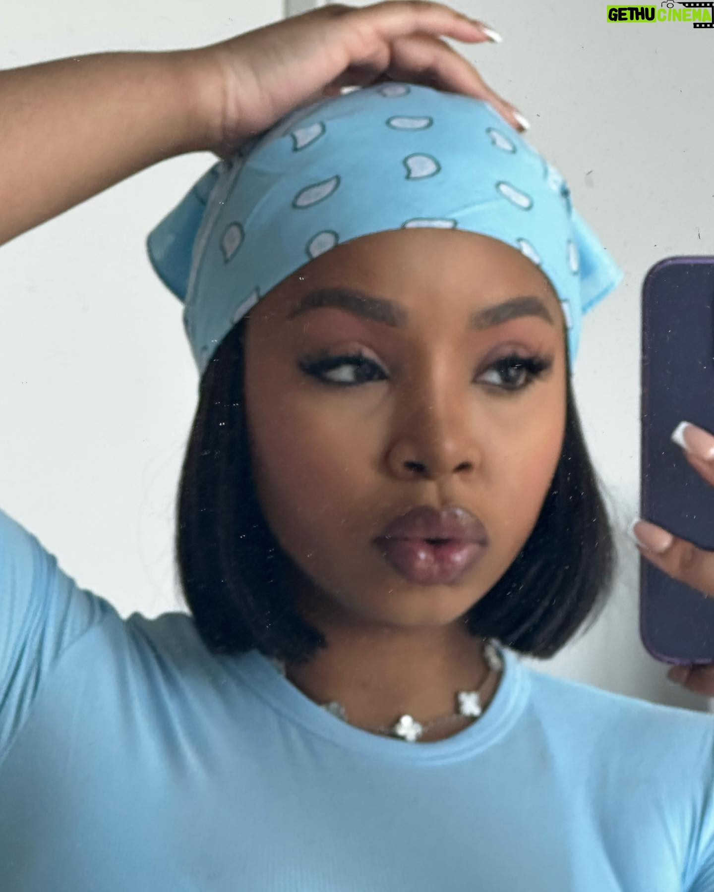 LightSkinKeisha Instagram - lets go get some money and get fine on dese 🥷 🩵 Set by: @originalbaddieclub , AVAILABLE NOW 💋
