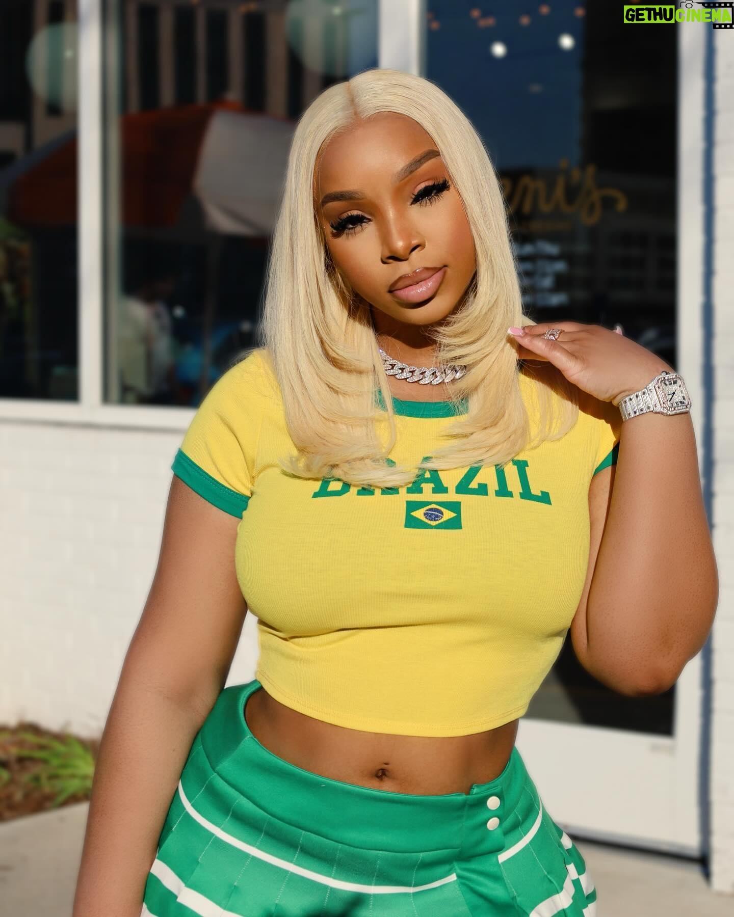 LightSkinKeisha Instagram - his favorite flavor 😋🍦💚 @FashionNova