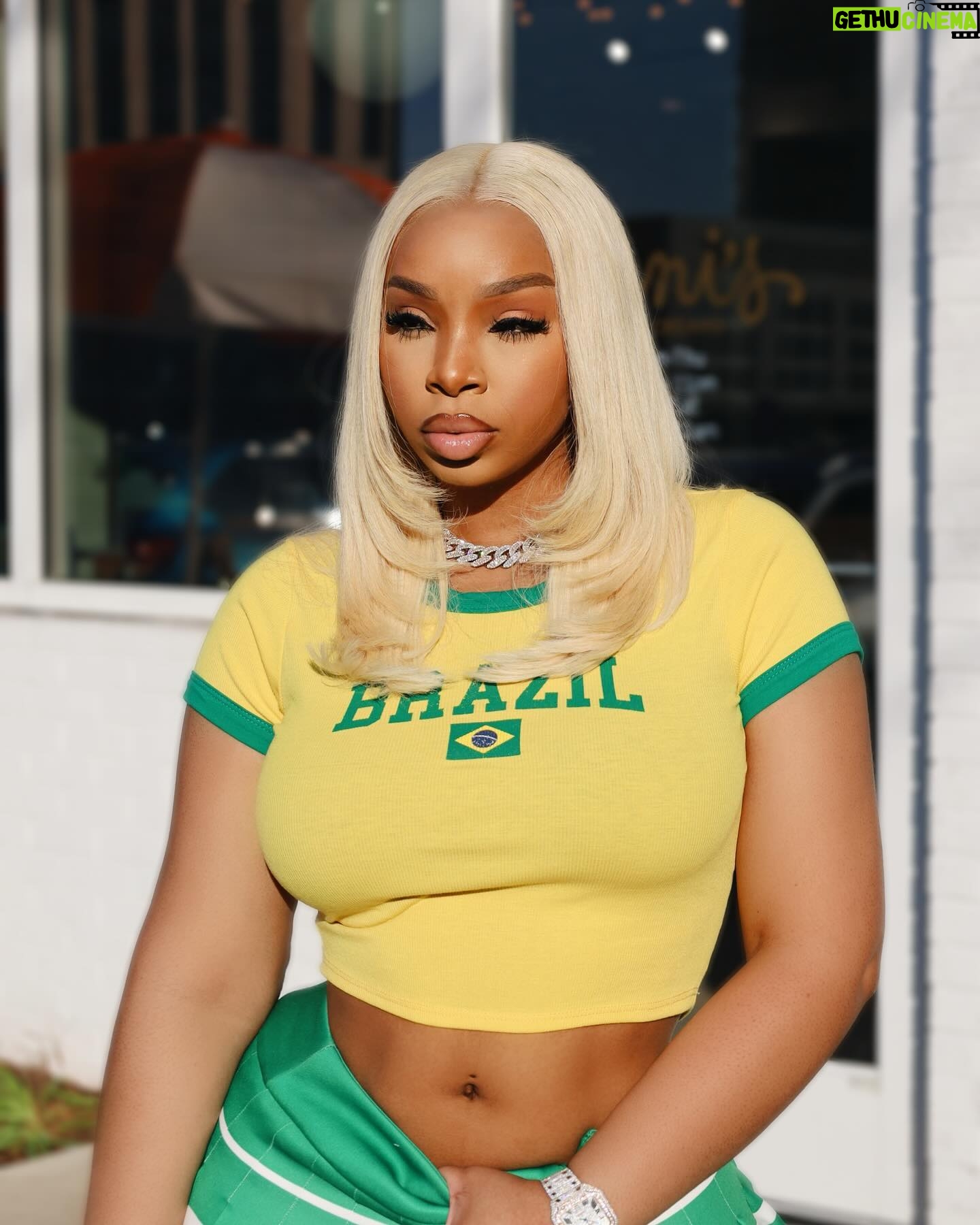LightSkinKeisha Instagram - his favorite flavor 😋🍦💚 @FashionNova