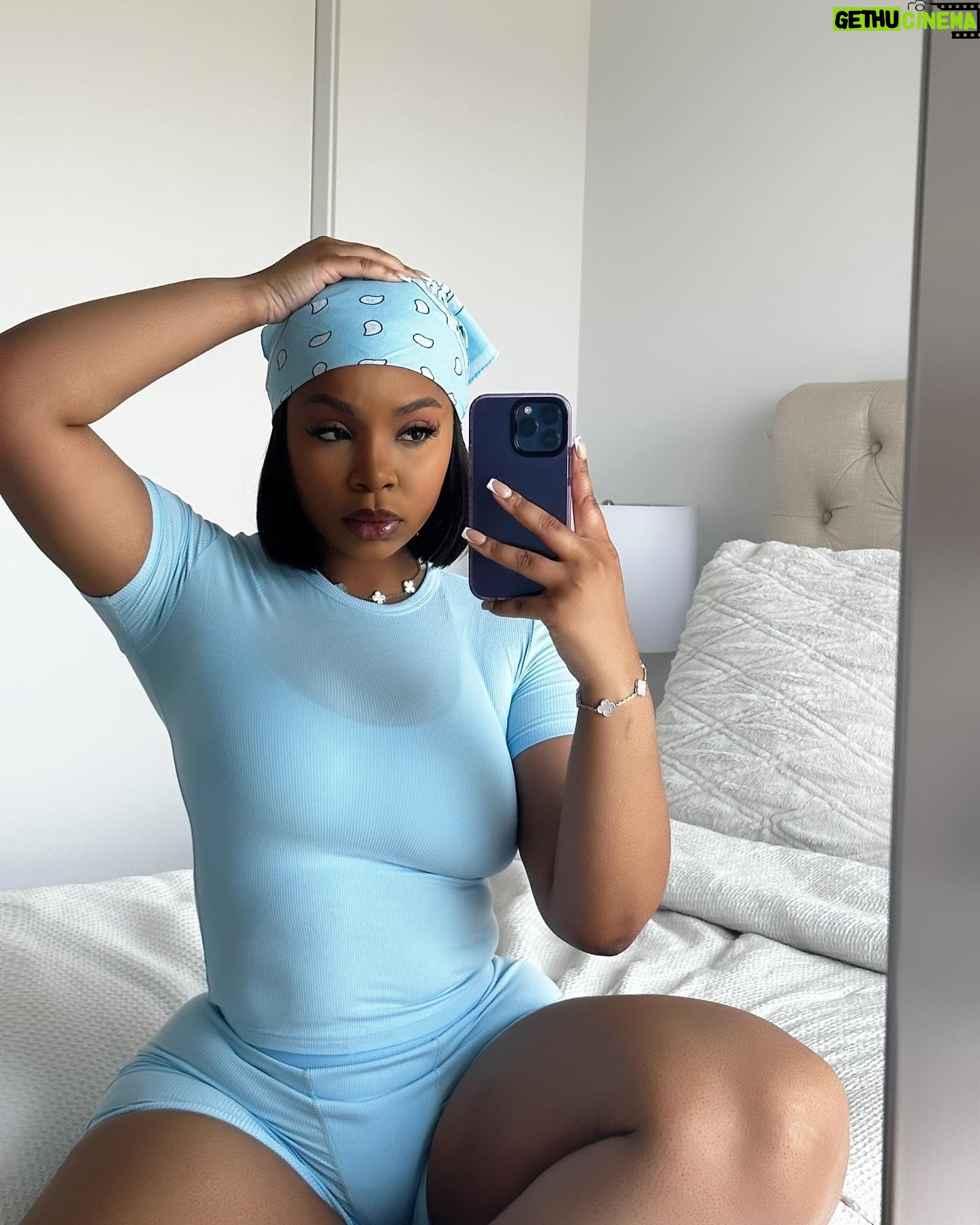 LightSkinKeisha Instagram - lets go get some money and get fine on dese 🥷 🩵 Set by: @originalbaddieclub , AVAILABLE NOW 💋