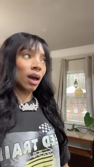 Lil Mama Instagram - Just days before my sisters  @_itsreallymbj 19th birthday I introduced her to The Queen!!! @queenafua Thank You for Saying Yes and sending the address for me to visit you.  I have always needed women like you to help me thrive in my royalty. Thank you for gifting me with a #SacredWoman book and  being The True Essence of the Word #QUEEN I Love You Odeee 💚💜💖