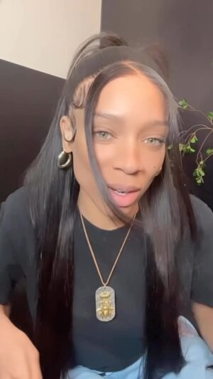 Lil Mama Instagram - 💚💜🤚WAIT FOR IT 🤚💜💚@vaniteasetcosmetics Presents The College Girl Transformation In collaboration with @luvmehair … In Preparation for the Spelman Class of 2024 Graduation. 

I hooked up with @hairbymizstush to transform my hair into this Spit Bangs Half up Half Down Using an 13X4 Transparent 360 Lace Wig . Great Heat Protection Style. 
GET YOURS NOW!!!

Thank You @vaniteasetcosmetics for  This New Look. & Congrats to Our #CollegeGirl Jessica Brunner #SpelmanWoman 2024 

Support Jessica by Purchasing College Girl Now on vaniteasetcosmetics.com link in bio