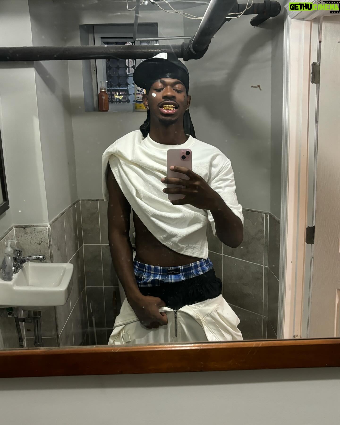 Lil Nas X Instagram - THANK U FOR ALL THE BDAY LOVE! The next song from the “NASARATI 2” mixtape “RIGHT THERE” is out now on SoundCloud!… link in bio…see u next wednesday 💸🤍🫡