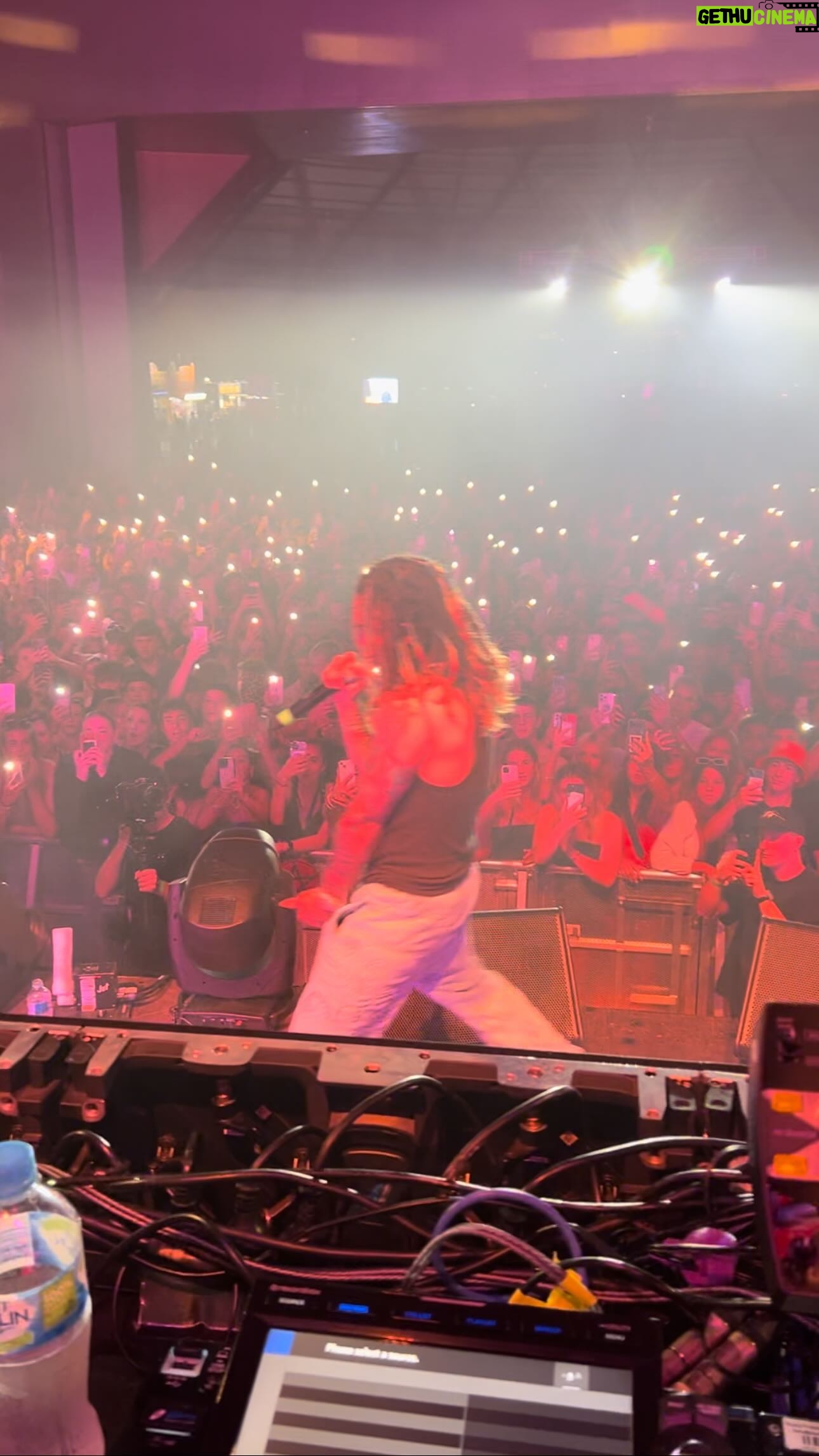 Lil Pump Instagram - Australia🇦🇺 sold out show by myself I fucking love u guys for life I can’t wait to go back over there anyways for those who doubted me can suck my left one I’m back 😇 #ozzy