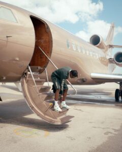 Lil Tjay Instagram - I didn’t even mean to shoot him … he just caught me by surprise 😱😱🤗✈️ #freemellymybdaytwin