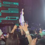 Lilas Ikuta Instagram - #Coachella  88RISING FUTUERS 88RISINGのステージでも歌わせていただきました❕ アイドルでは新しい学校のリーダーズの皆さんが一緒に会場を盛り上げてくれました🤍ｻｲｺｳ Coachellaは残すところ来週のWeekend 2(YOASOBI solo stage)、 そしてロサンゼルスとサンフランシスコでワンマンもあります💭引き続きエネルギー燃やしまくります🔥