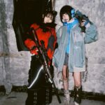 Lilas Ikuta Instagram - ano feat.幾田りら「絶絶絶絶対聖域」 Music Video 皆さん観てくれましたか？🛸 人類の生存を懸けたバトルロワイヤル🎮 りらスナイパー🔫ということで、Military action adviserの方にご指導いただきながら、初めてのガンアクションにも挑戦しました🗯 サブマシンガンをぶっ放しながら駆け回るあのちゃんさすがに格好良い🎧 最後の二人らしい結末に、胸いっぱいです。 皆さま隅々までチェックして楽しんでみてください☺︎