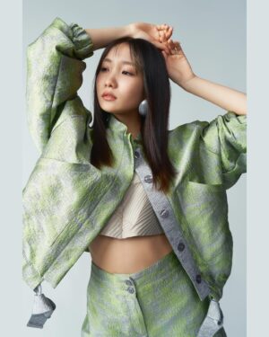 Lilas Ikuta Instagram - @ellejapan にて @emporioarmani さんの新作を着用させていただきました💠
"ELLE Japanデジタル"でインタビューページも公開されています💭
是非チェックしてください☺︎

Photo by @ph_o.h.n.o 
Stylist @sumire_hayakawa_stylist 
Hair & make-up @youca1220