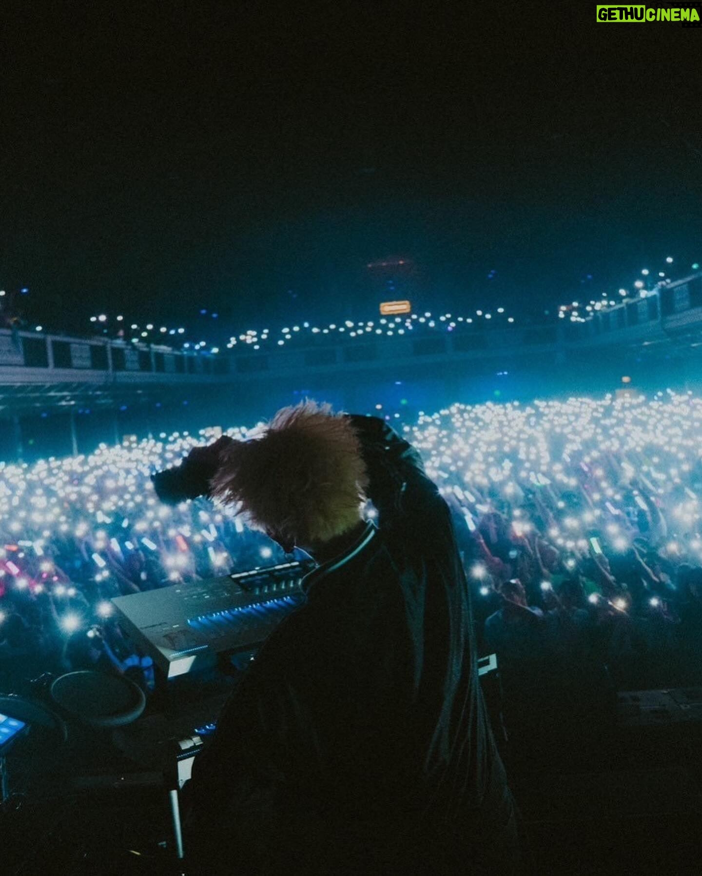 Lilas Ikuta Instagram - Thank you so much to everyone who came to the solo concert in Los Angeles! Your cheers and singing were truly wonderful, and I was deeply moved. Above all, seeing everyone enjoying our music, singing, and dancing along made me so happy. πβ¨ Thank you for creating the best night. Let's meet again for sure. I love you.π«Άπ» Photo by @shumpei_1002