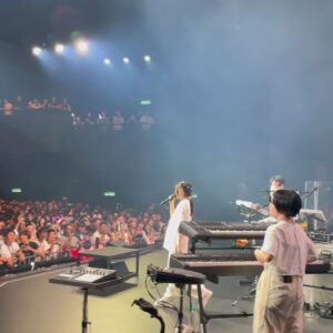 Lilas Ikuta Instagram - Last night, I had a wonderful time with everyone in Kuala Lumpur and felt incredibly happy💭
Thank you for sharing your love-filled singing voice🗣️
It became a fantastic memory. 
I will come back again. 
Let's meet again. I love you❣️