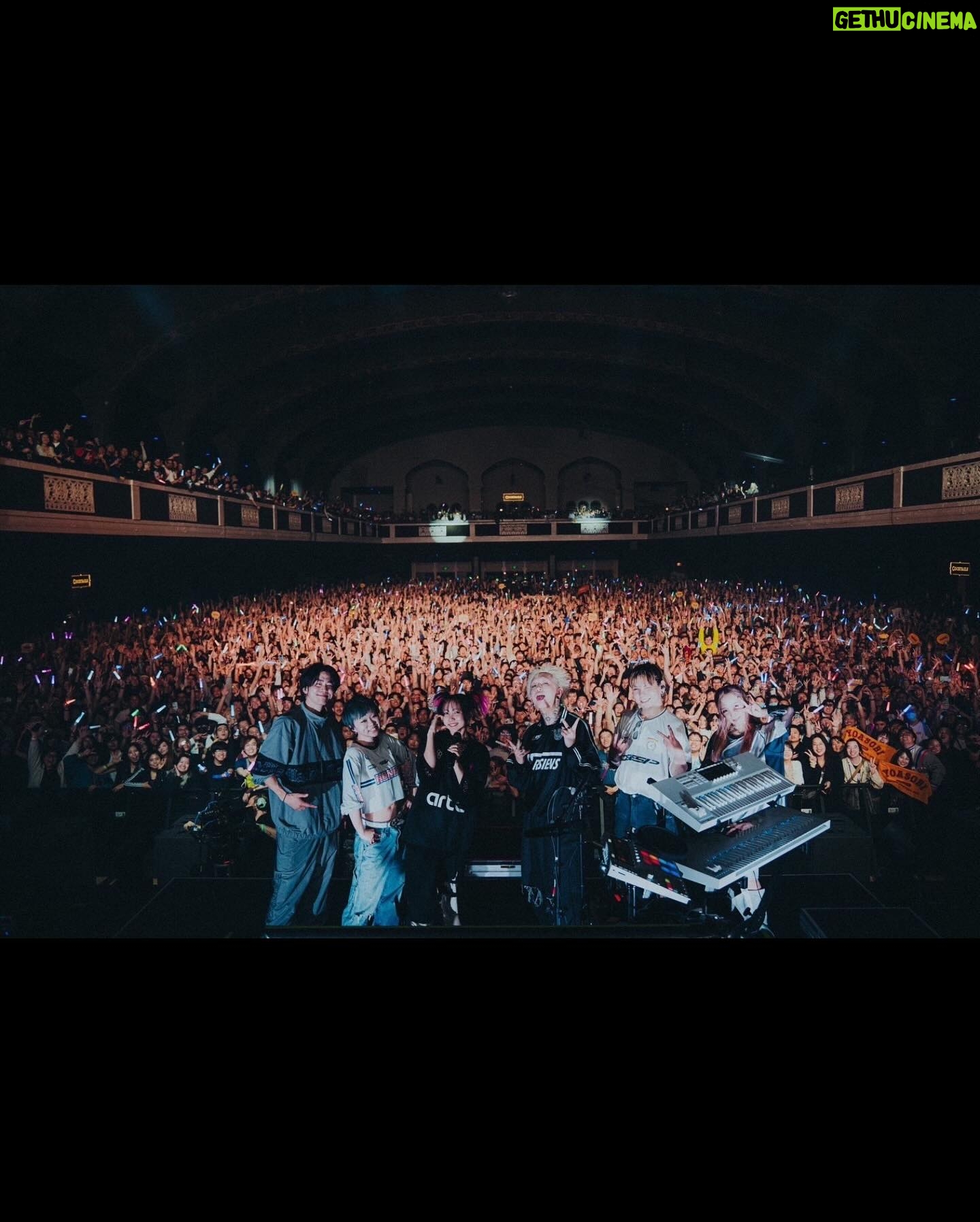 Lilas Ikuta Instagram - Thank you so much to everyone who came to the solo concert in Los Angeles! Your cheers and singing were truly wonderful, and I was deeply moved. Above all, seeing everyone enjoying our music, singing, and dancing along made me so happy. 😌✨ Thank you for creating the best night. Let's meet again for sure. I love you.🫶🏻 Photo by @shumpei_1002