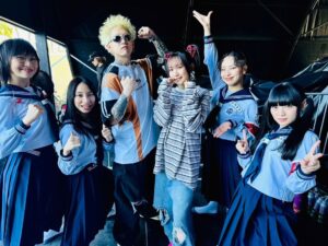 Lilas Ikuta Instagram - #Coachella  88RISING FUTUERSステージで
ご一緒したアーティストの皆さんと📷

素晴らしいパフォーマンスで次々と繋がれていったステージ。最初から最後まで釘付けで、リスペクトがさらに増しました。ご一緒できて光栄でした😌✨