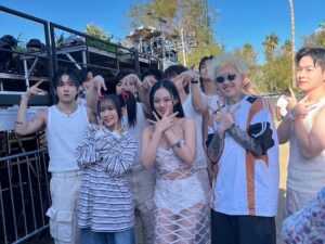 Lilas Ikuta Instagram - #Coachella  88RISING FUTUERSステージで
ご一緒したアーティストの皆さんと📷

素晴らしいパフォーマンスで次々と繋がれていったステージ。最初から最後まで釘付けで、リスペクトがさらに増しました。ご一緒できて光栄でした😌✨