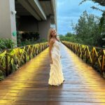 Lilián García Instagram - Any of you been in-between relationships, or in-between jobs, or in-between homes, or in-between anything? I’ve been in-between all of these, and right now three at the same time! 🥴 If you have been following my journey, then you know that I lost my parents in 2016 & 2021, my marriage in 2021, left my announcing job at the PFL in 2022, and moved from California in 2023 to my temporary home in SC. Wow, that’s a lot of change and a lot of in-between. And the thing is, I didn’t see ANY of it coming. But since then, even though it has been a little scary because of all of the unknowns, thanks to God, I have also seen the in-between as being on a bridge where it has given me time to heal and grow in order to be ready for the beauty that awaits on the other side. If any of you are currently on a bridge in your life, keep healing, keep growing, keep trusting, and keep looking up so you can be prepared for what awaits you. The main thing is if we keep showing up daily then life will keep showing up for us! See you on the other side. 🌁🤍 . . #transformationthursday #transformation