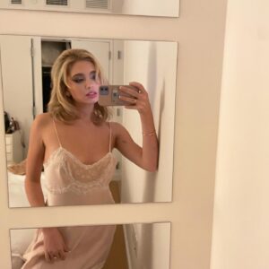 Lilia Buckingham Instagram - Playing dress up and loving fashion!
