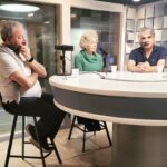 Lilian Blanc Instagram - 📻 Hoje foi dia de gravação de entrevista no Programa Antenados, da @radiobandeirantes, com o jornalista @danilogobatto 🎤 Os atores @brianpenido, @lilian.blanc e o diretor Eduardo Tolentino contaram detalhes do espetáculo Tio Vânia, além de diversas histórias do Grupo Tapa. Em breve, divulgaremos as informações da veiculação. #grupotapa #tchekhov #teatrosp #experimenteteatro #arte #sescsantana #sescsp