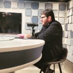Lilian Blanc Instagram - 📻 Hoje foi dia de gravação de entrevista no Programa Antenados, da @radiobandeirantes, com o jornalista @danilogobatto 🎤 Os atores @brianpenido, @lilian.blanc e o diretor Eduardo Tolentino contaram detalhes do espetáculo Tio Vânia, além de diversas histórias do Grupo Tapa. Em breve, divulgaremos as informações da veiculação. #grupotapa #tchekhov #teatrosp #experimenteteatro #arte #sescsantana #sescsp