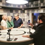 Lilian Blanc Instagram - 📻 Hoje foi dia de gravação de entrevista no Programa Antenados, da @radiobandeirantes, com o jornalista @danilogobatto 🎤 Os atores @brianpenido, @lilian.blanc e o diretor Eduardo Tolentino contaram detalhes do espetáculo Tio Vânia, além de diversas histórias do Grupo Tapa. Em breve, divulgaremos as informações da veiculação. #grupotapa #tchekhov #teatrosp #experimenteteatro #arte #sescsantana #sescsp