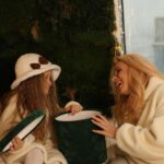 Liliia Rebryk Instagram - Колись це будуть не просто фото, а дійсно безтурботний стан душі «в пошуках подарунків…». …А зараз- просто як нагадування, що завтра новий Рік. Свято, яке в дитинстві завжди нагадувало про диво. Тоді здавалося, з 1 січня все буде якнайкраще! Так і буде! Колись…🙏🏻🤞🏻 А поки що- всім нам віри! Міцної та непорушної. Та надії 💙💛 Фото очима чудової @tsaruk.photo 🩷