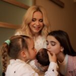 Liliia Rebryk Instagram - Три сестри 🩷 Перше знайомство! Будь-які слова — зайві!