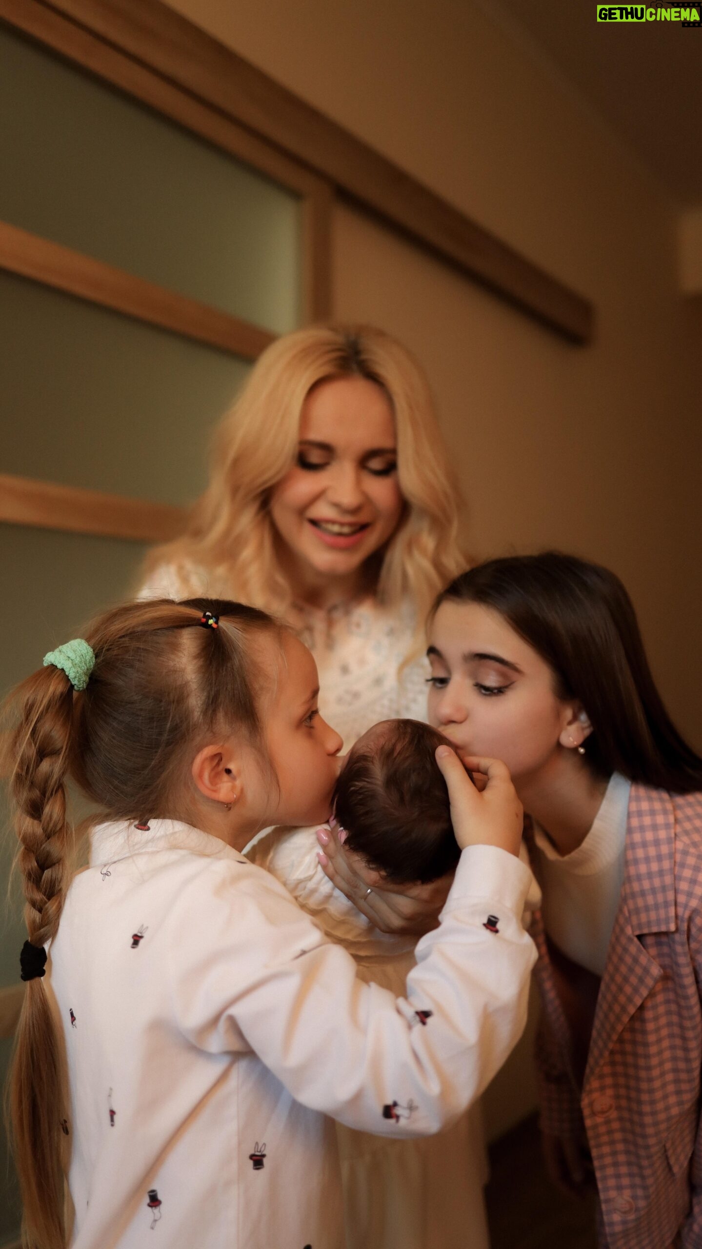 Liliia Rebryk - 110.7K Likes - Три сестри 🩷
Перше знайомство!
Будь-які слова — зайві!