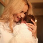 Liliia Rebryk Instagram - Для всіх, хто так важко переживає, що ім’я нашої третьої донечки Аделіна. Несила більше мовчати, бо коментарі під попереднім постом ростуть у геометричній прогресії. Розгадка дуже і дуже проста - гортайте карусель 😉 А насправді обожнюю читати ваші коментарі! Винні, звісно, що не порадилися з усіма підписниками, а обрали ім’я дитині родиною 😂 ✨ «… Так багато на світі горя, Люди, будьте взаємно красивими!»