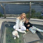 Liliia Rebryk Instagram - З днем народження, мій Київ 💙! Найрідніше місто на землі. МОЄ місто. Ти заспокоюєш своїми вуличками після гучних ночей. Ти втішаєш своєю каштановою красою після найстрашніших новин. Ти заколисуєш місячним сяйвом навіть найтемнішої у всіх сенсах ночі. Ти — ДІМ. Ти прихисток. Ти — той, до кого хочеш повернутися. Ти завжди в моєму серці, де б я не була! Бо я так тебе люблю! Вітайте наше місто зі святом в коментарях! Згадуйте свої найулюбленіші місця в Києві🫶🏻 #деньміста #денькиєва