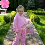 Liliia Rebryk Instagram - Наша дівчинка-усмішка! Дівчинка-ніжність! Наша дівчинка-завжди влучний жарт! Обожнюємо тебе за твою силу любити. За твоє уже зовсім не дитяче бачення світу. За твоє добро до всього живого. За вміння відчувати важкі моменти. За твої такі вже дорослі — чутливість і розуміння. За твою шалену допитливість. З днем народження, наша Поліно 🩷 Будь щасливою! А ми просто завжди будемо поруч! 🩷🩷🩷🩷🩷 Family look @tanali_odessa 🌸