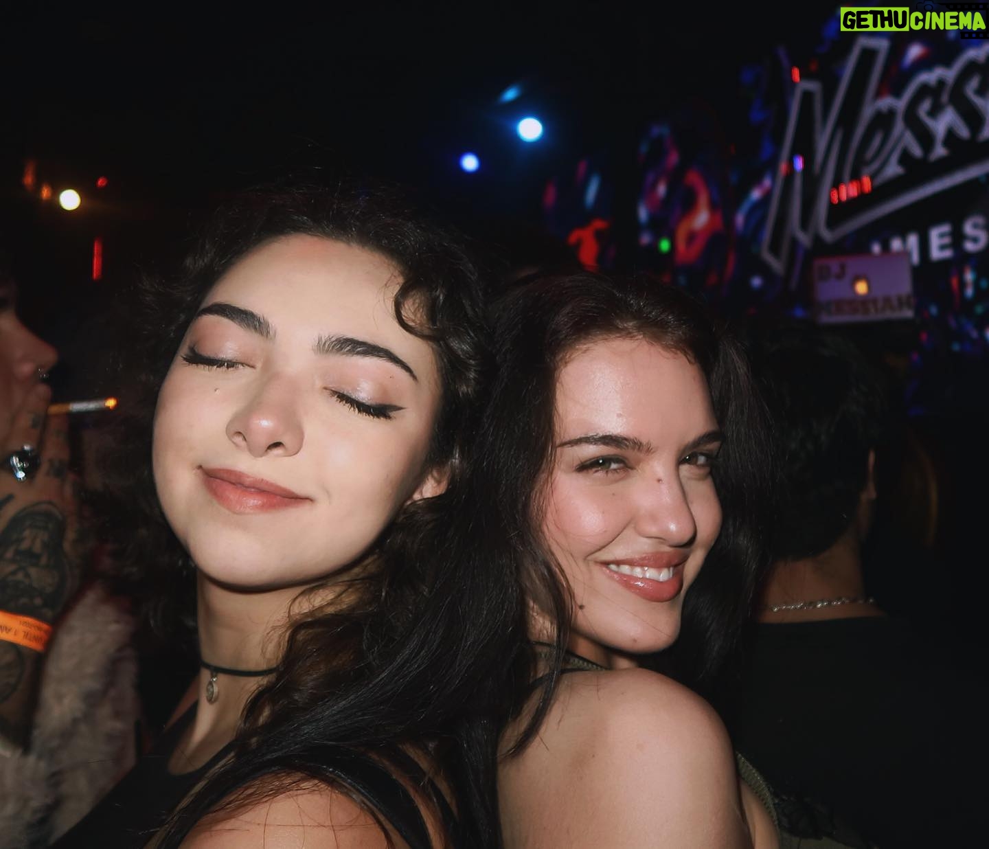 Lilimar Instagram - psa: be a homegirl, make sure your friends leave the house & socialize occasionally !! 𖨆♡𖨆