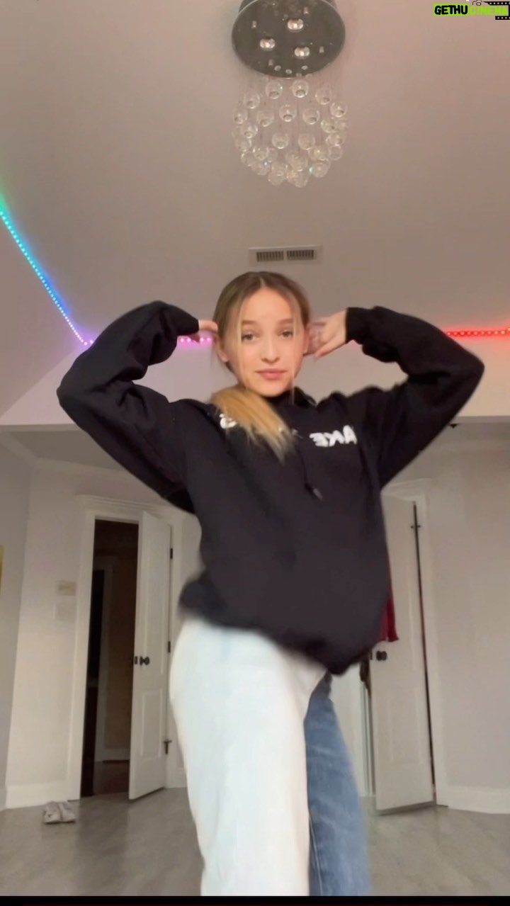 Lilliana Ketchman Instagram - comment FAKE SMILES one letter at a time! 💗 . . . . #lillyk #dance #reels #fun
