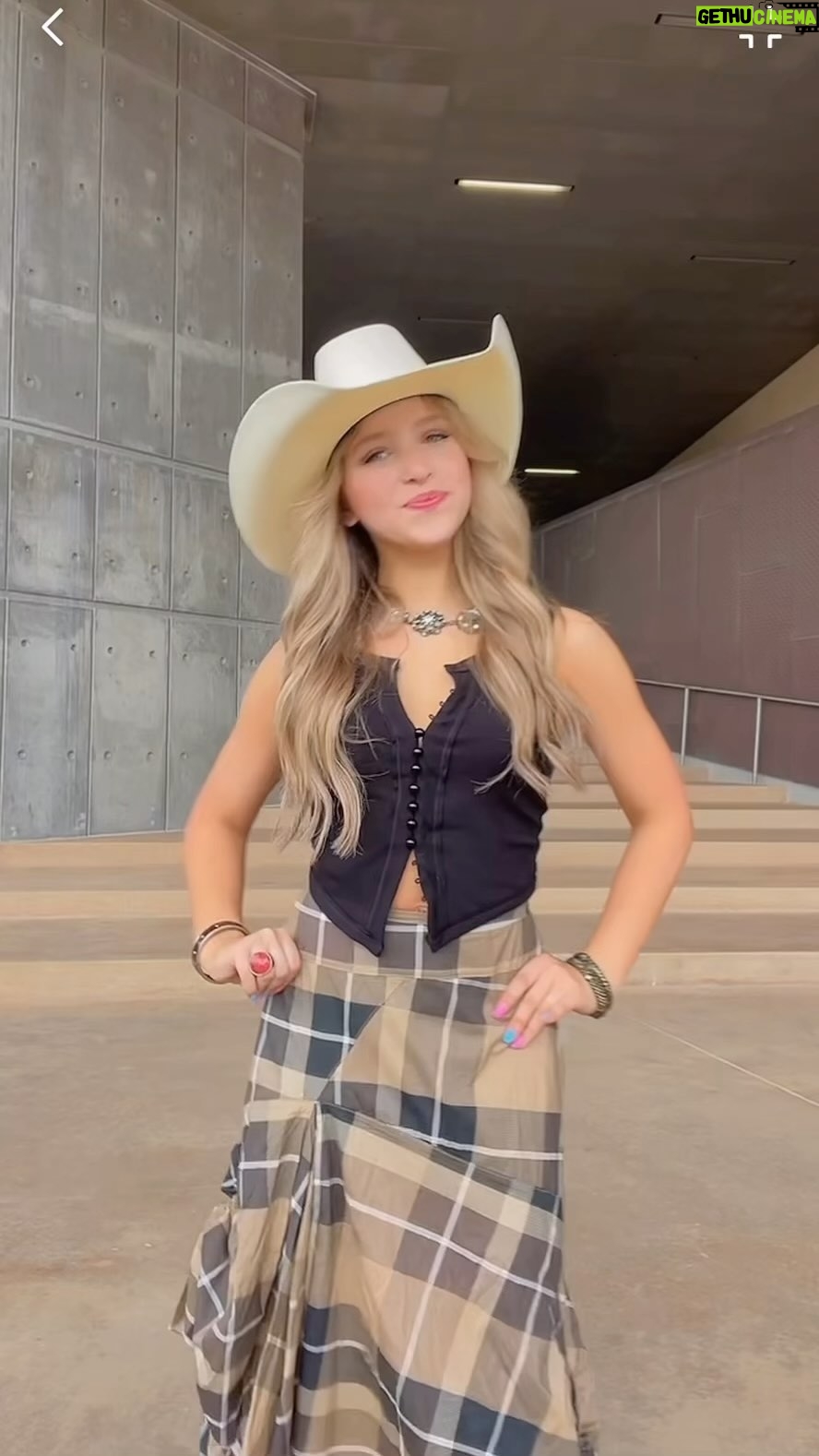 Lilliana Ketchman Instagram - it’s giving country 🤠 . . . . #lillyk #dance #reels #fun #country
