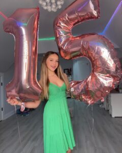 Lilliana Ketchman Instagram - IT’S MY BIRTHDAYYY 🎂 #15 . . P.S. I took these pics in 5 seconds because my balloon started deflating 😭 . . #lillyk #fun #birthday #15yearsold #mybirthday #bday