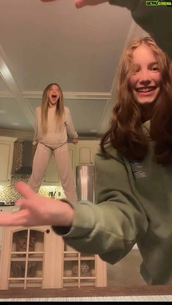 Lilliana Ketchman Instagram - comment SQUIRRELS one letter at a time! 🐿️ . . . . #lillyk #dance #reels #fun