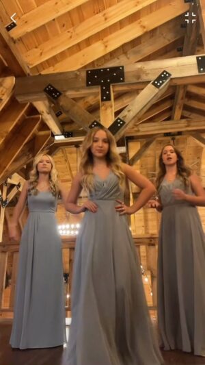 Lilliana Ketchman Instagram - we tried 😭 we’re in heels hahahaha 💗
.
.
.
.
#lillyk #dance #reels #wedding #fun